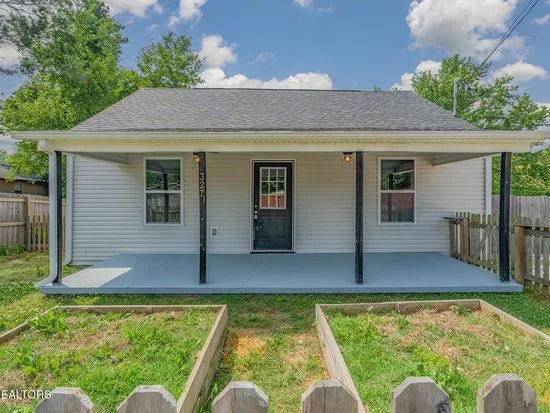 327 Rose St, Clinton, TN 37716