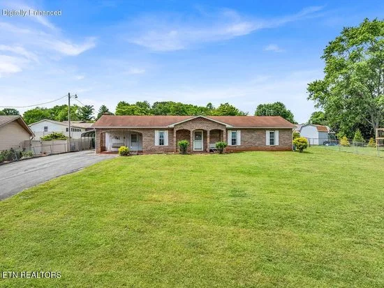 1000 Grandview Dr, Lenoir City, TN 37772